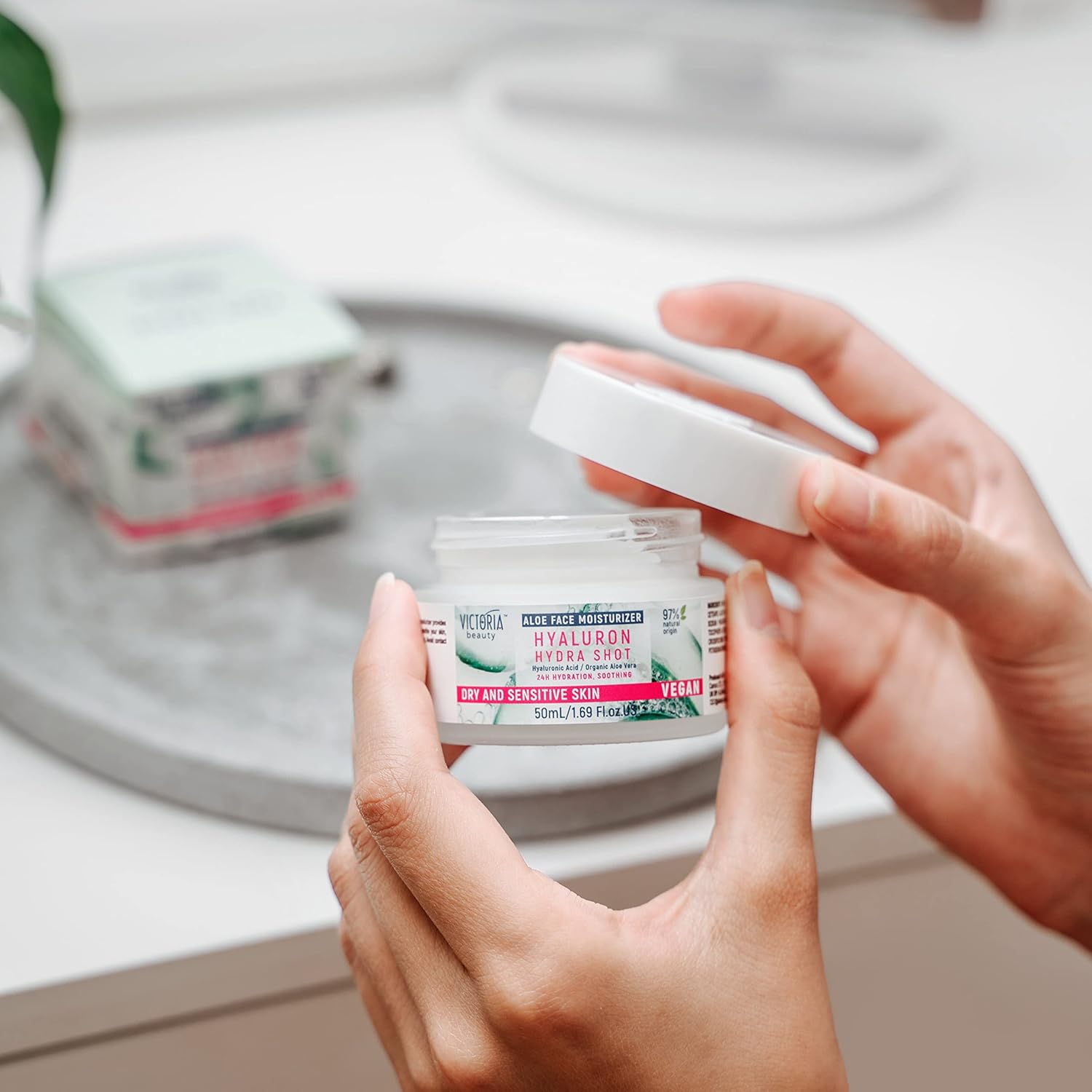 VICTORIA BEAUTY - Hydra Shot 50 ml Face Cream with Hyaluronic Acid, Aloe Vera & Niacinamide