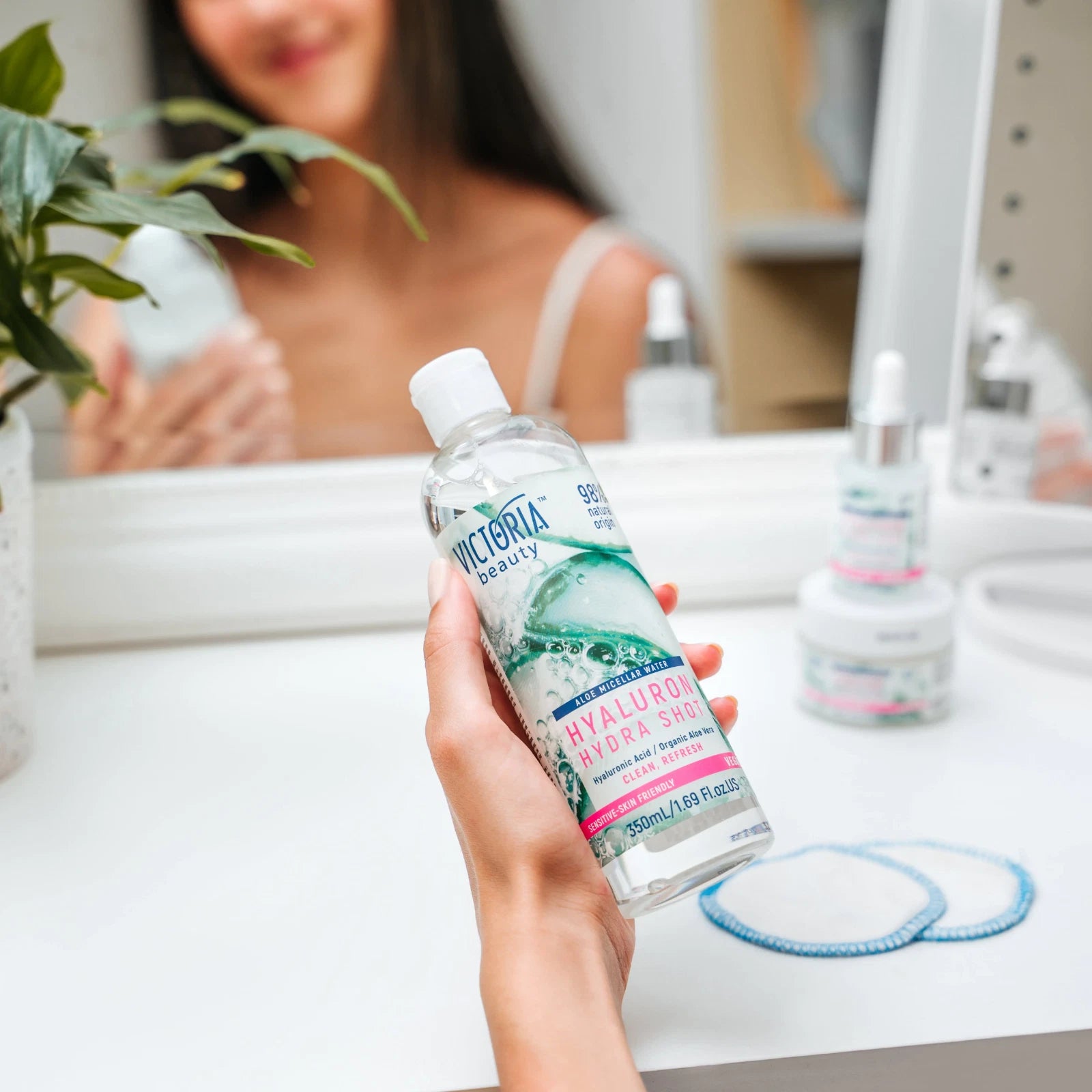 VICTORIA BEAUTY - Hydra Shot 350 ml Moisturizing Aloe Vera Micellar Water with Hyaluronic Acid, and Niacinamide